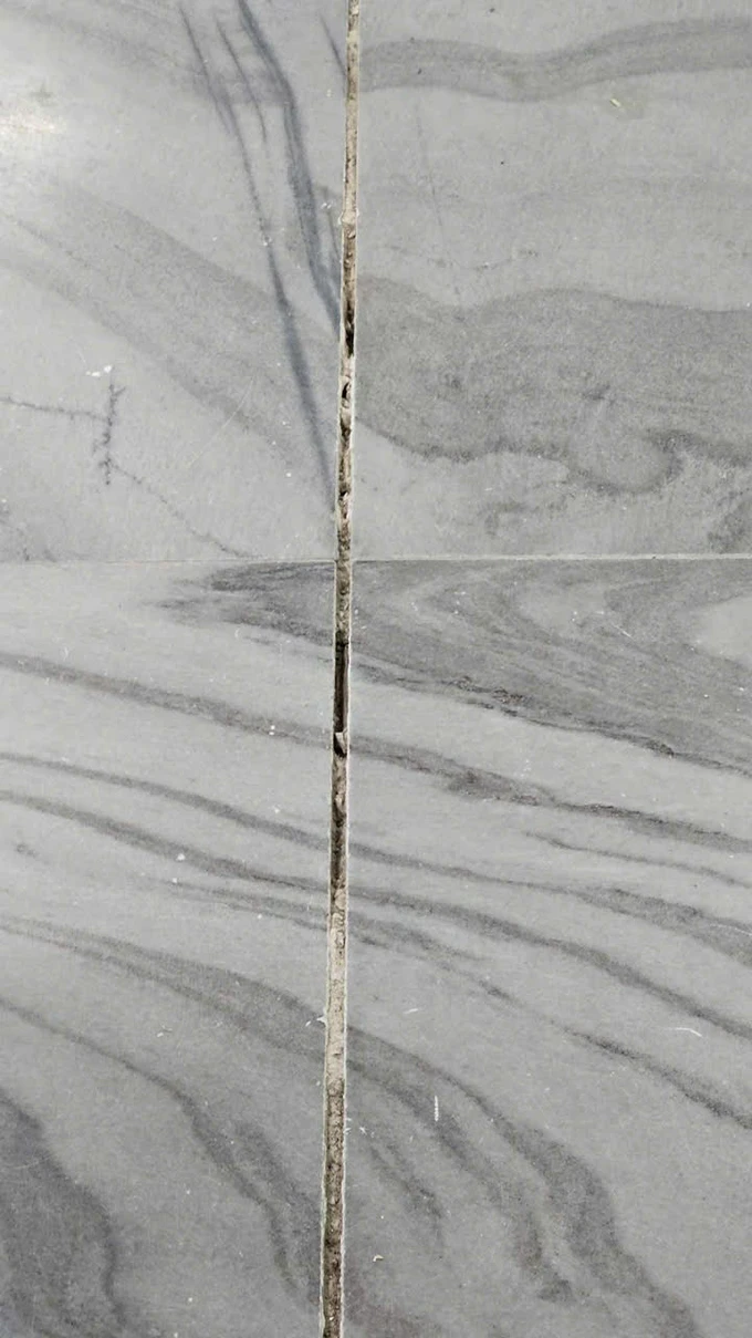 Gaps between tiles without the adhesive 8a-4605-9652.jpg - Copy